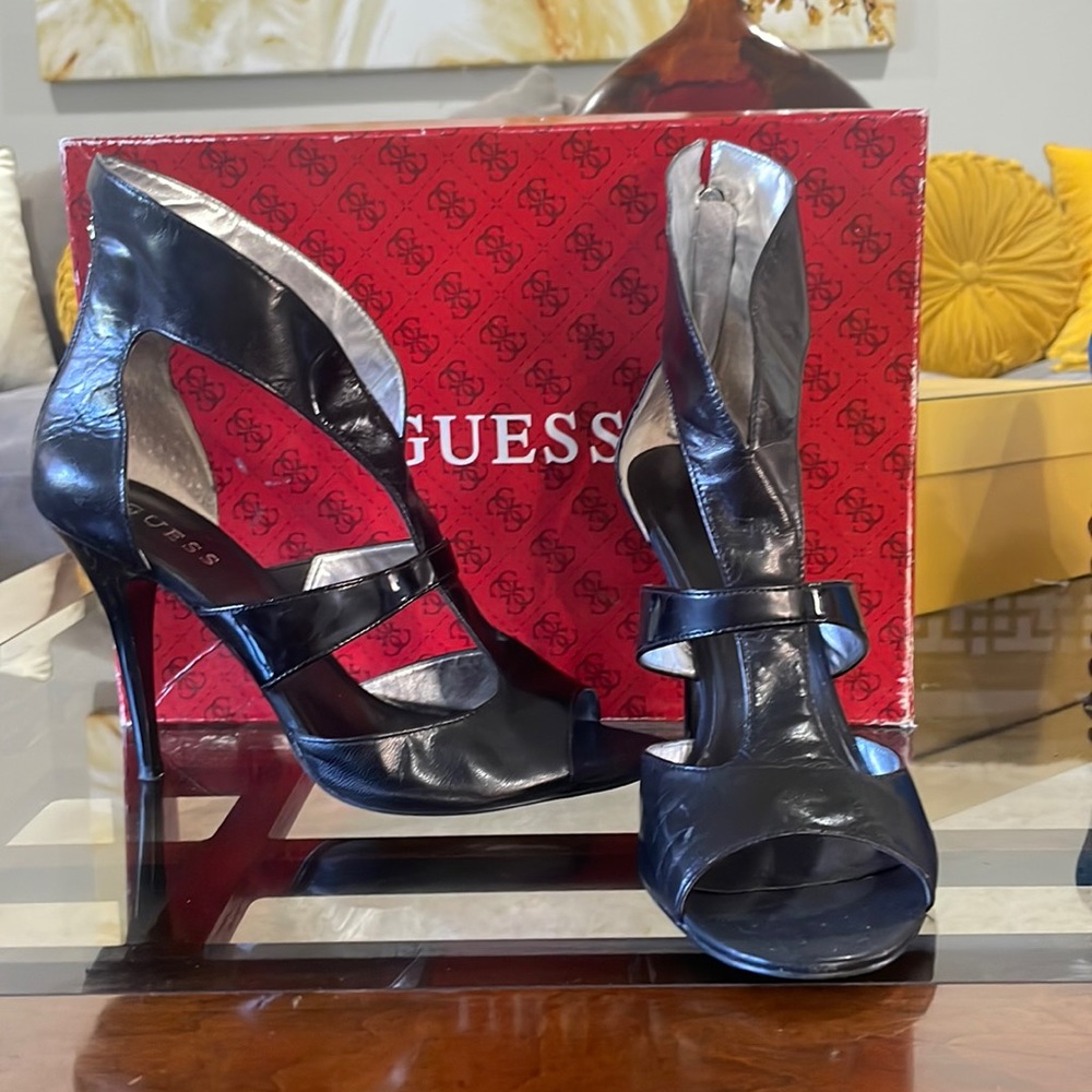 Guess Gwpainter Black multi leather heels. Size 10m.